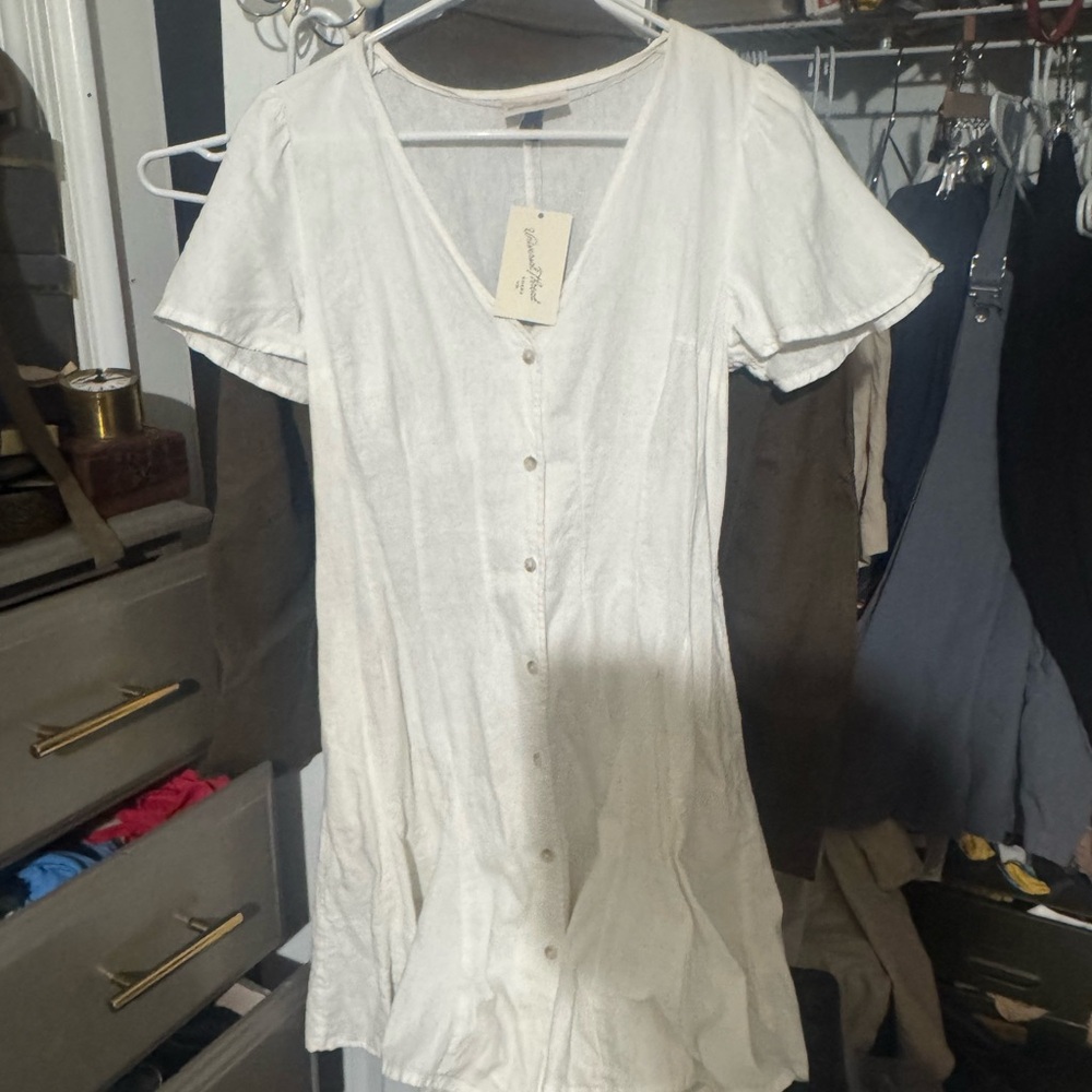 Universal Thread Cream V-Neck Blouse